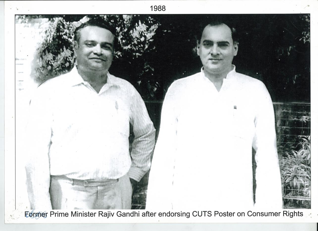Former Prime Minister Rajiv Gandhi after endorsing CUTS Poster on Consumer Rights